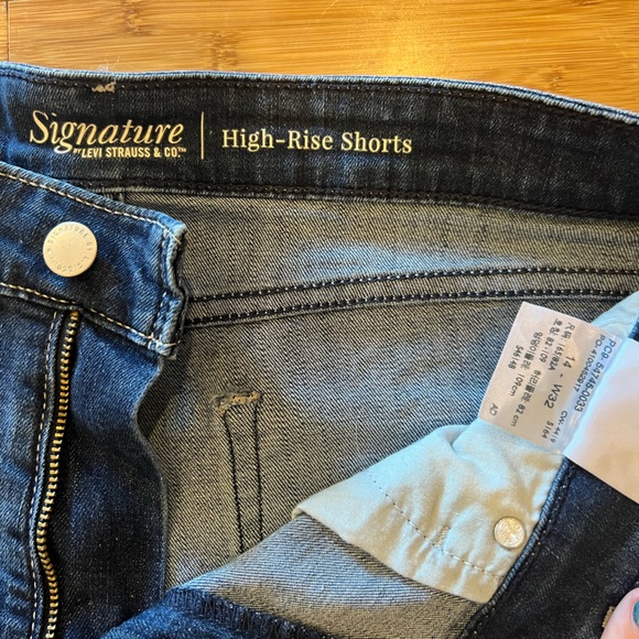 High Rise Jean shorts - Picture 3 of 3